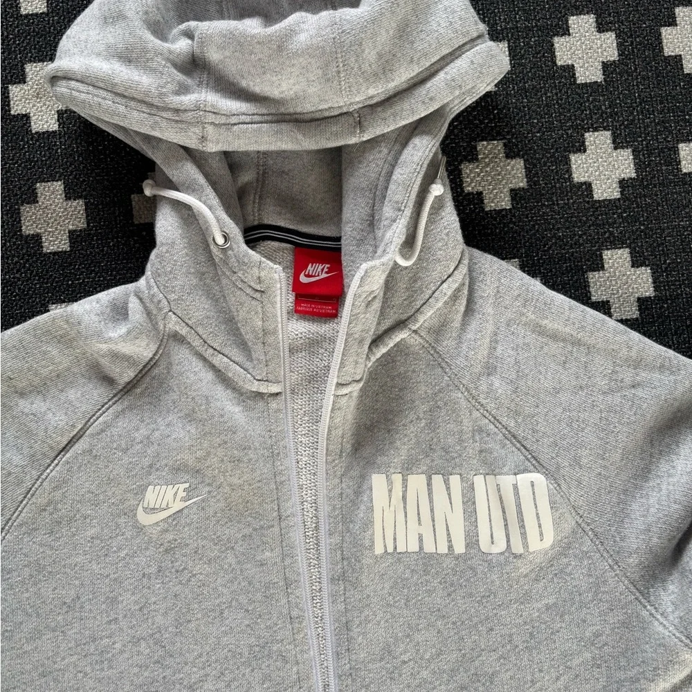 Manchester United,Nike Heather Gray MUFC Zip Hoodie - Picture 2 of 6